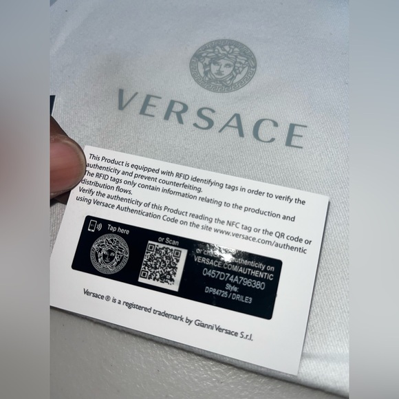 VERSACE NEW Italian Leather Wristlet with box + card + dust bag - Picture 3 of 9